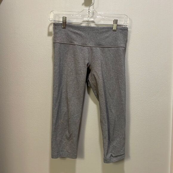 lululemon athletica Pants - Lululemon Athletica woman’s gray capri leggings